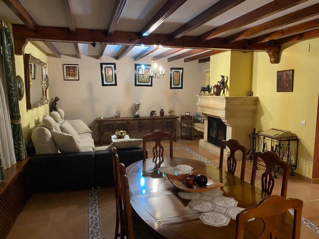 Villa Ana Ромилья Экстерьер фото